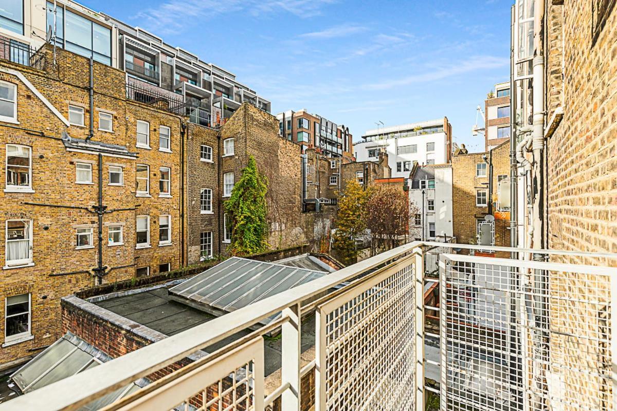 One-Bedroom Abode With A Balcony In Central Londres Exterior foto